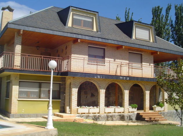 Las Lomas de Gallego, chalet individual dividido en dos viviendas: Inmuebles de Fincas Goya Las Lomas de Gallego, chalet individual dividido en dos viviendas: Inmuebles de Fincas Goya