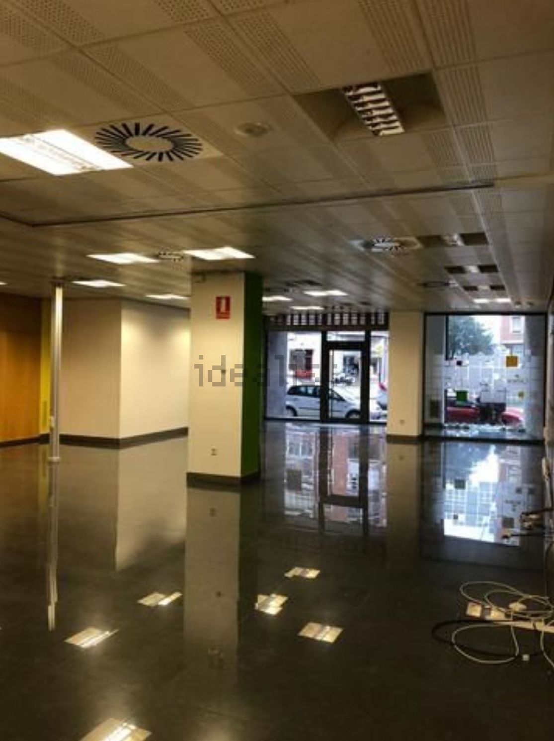 Local en Avenida Navarra, totalmente instalado, listo para entrar: de Fincas Goya Local en Avenida Navarra, totalmente instalado, listo para entrar: de Fincas Goya