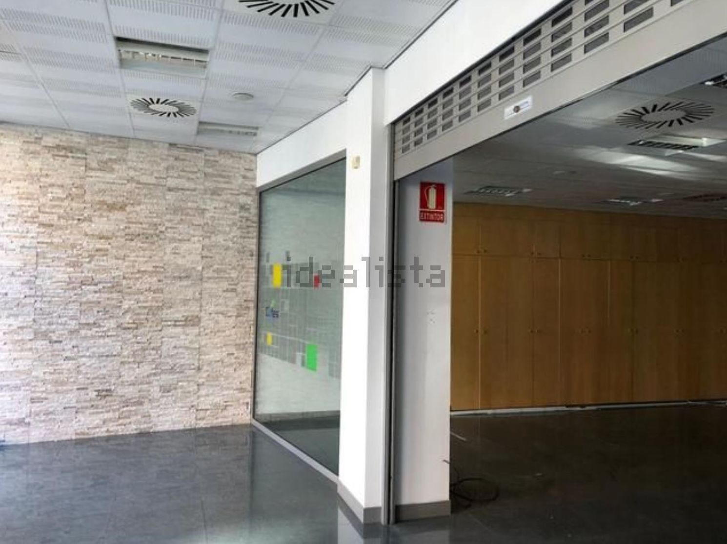 Local en Avenida Navarra, totalmente instalado, listo para entrar: de Fincas Goya Local en Avenida Navarra, totalmente instalado, listo para entrar: de Fincas Goya