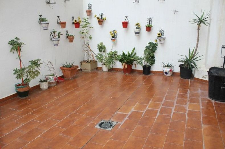 Casa Independiente en Delicias, calle Don Pedro de Luna, 2 pisos+local: Inmuebles de Fincas Goya Casa Independiente en Delicias, calle Don Pedro de Luna, 2 pisos+local: Inmuebles de Fincas Goya