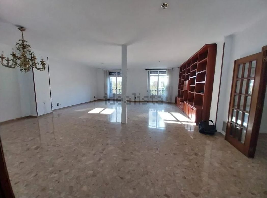 Sector Centro, Paseo Independencia, 248 metros, 5 dormitorios, 3 baños, reformar. PVP 790.000 €