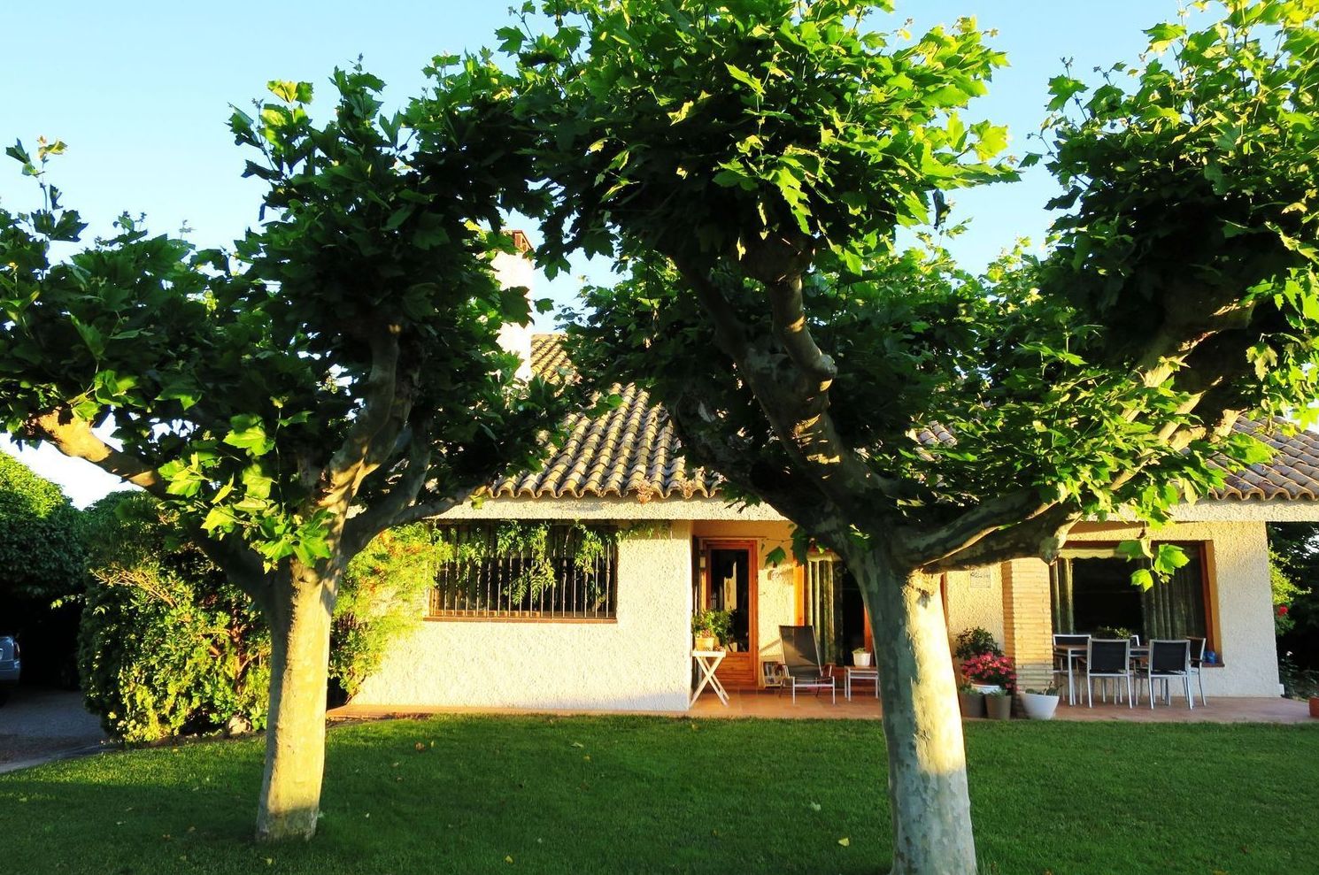 Torre Pinar Urbanización, chalet individual, 5 dormitorios, gran jardín: Inmuebles de Fincas Goya Torre Pinar Urbanización, chalet individual, 5 dormitorios, gran jardín: Inmuebles de Fincas Goya