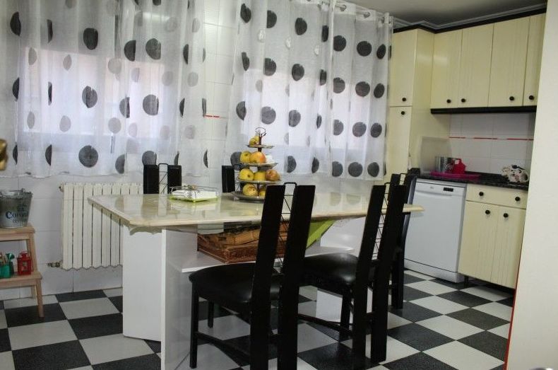 Casa Independiente en Delicias, calle Don Pedro de Luna, 2 pisos+local: Inmuebles de Fincas Goya Casa Independiente en Delicias, calle Don Pedro de Luna, 2 pisos+local: Inmuebles de Fincas Goya
