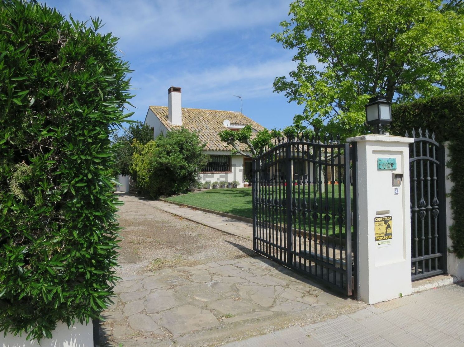 Torre Pinar Urbanización, chalet individual, 5 dormitorios, gran jardín: Inmuebles de Fincas Goya Torre Pinar Urbanización, chalet individual, 5 dormitorios, gran jardín: Inmuebles de Fincas Goya