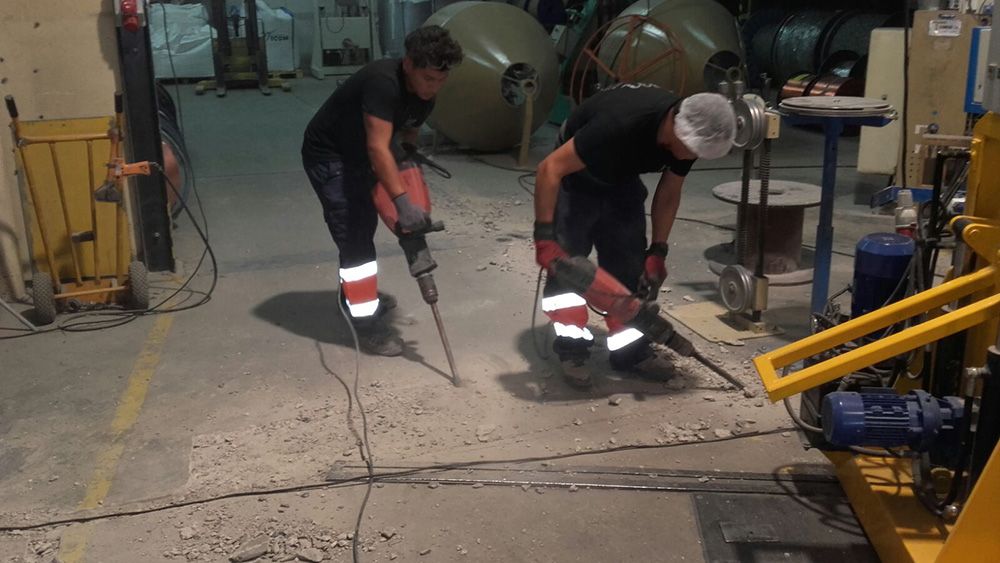 Reparación de grietas en talleres: Servicios de Pavimentos Aplifort Reparación de grietas en talleres: Servicios de Pavimentos Aplifort