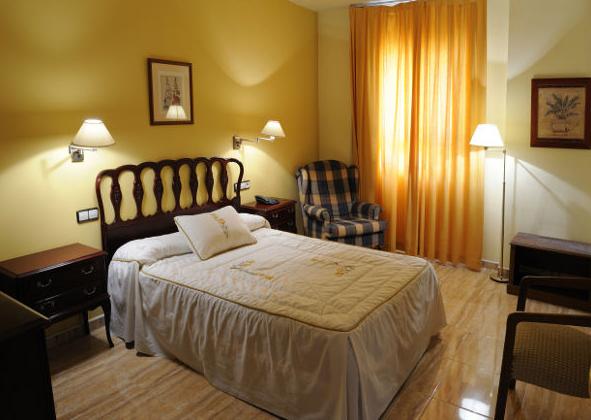 Tipos y precios: Instalaciones y Servicios de Restaurante - Hotel de Carretera El Oasis** Tipos y precios: Instalaciones y Servicios de Restaurante - Hotel de Carretera El Oasis**