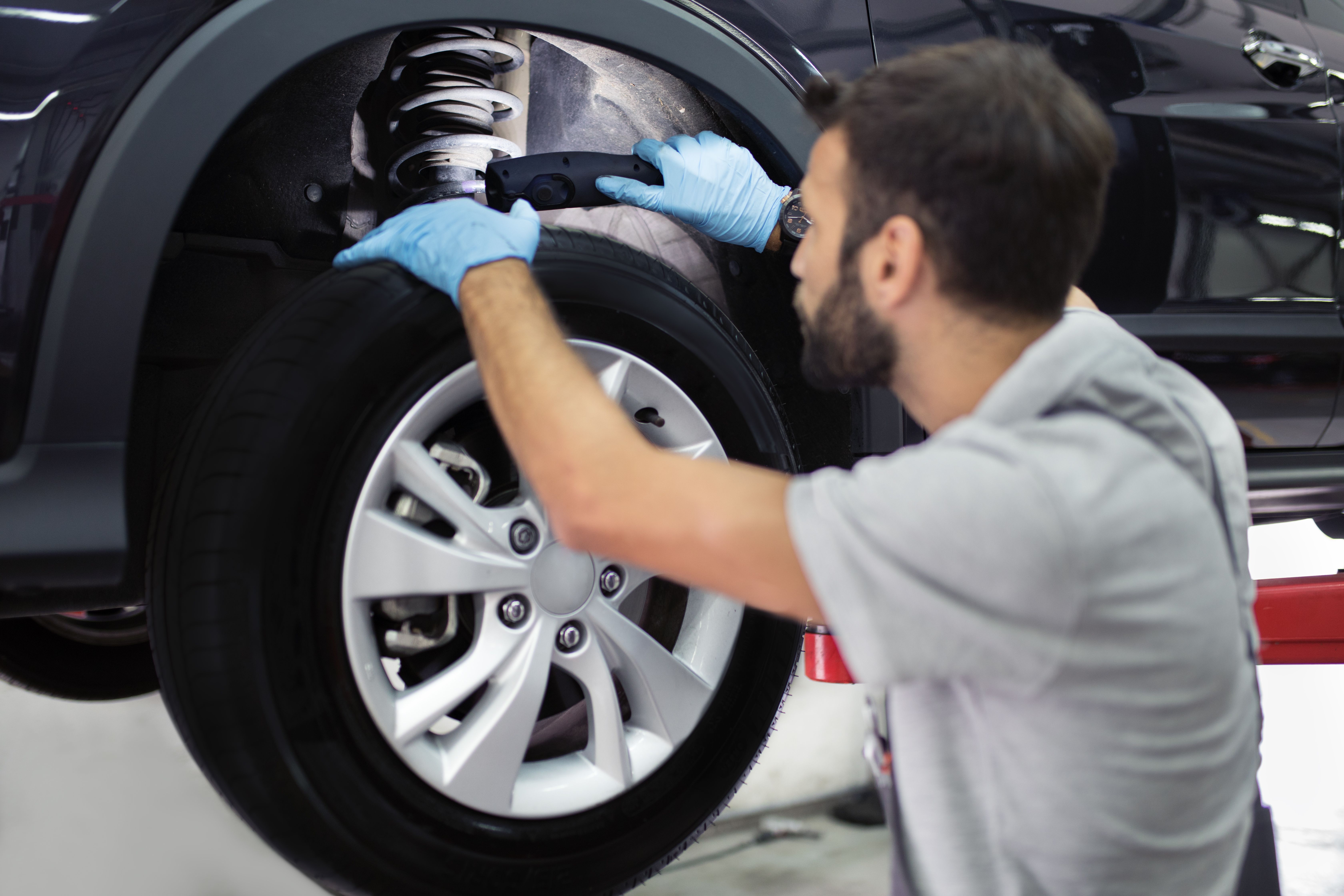 Cambio de neumáticos: Servicios de EM Taller del Automóvil Cambio de neumáticos: Servicios de EM Taller del Automóvil