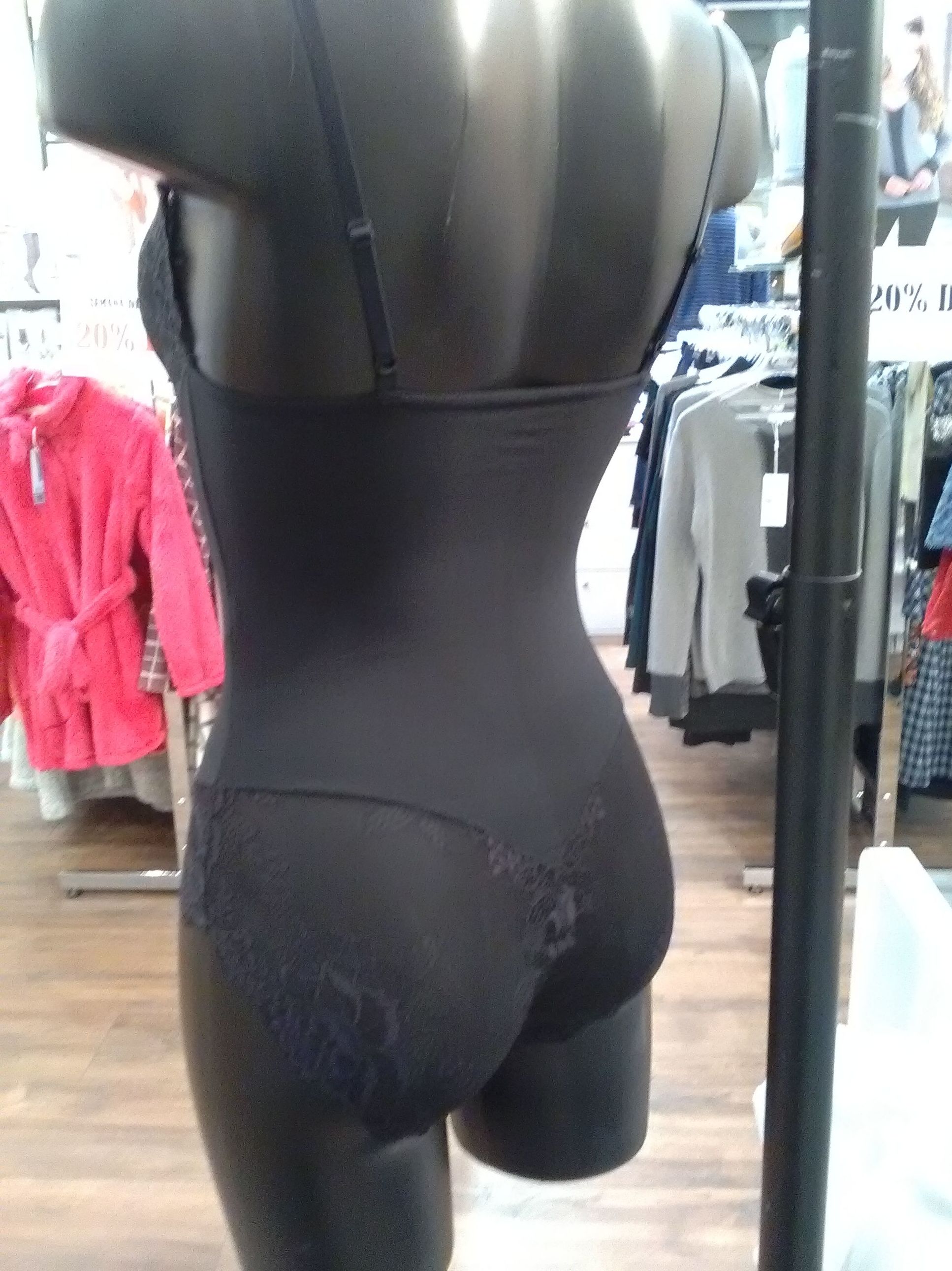 Lencería tallas grandes: Lencería y ropa para bebé de Loly Carreras Lencería tallas grandes: Lencería y ropa para bebé de Loly Carreras