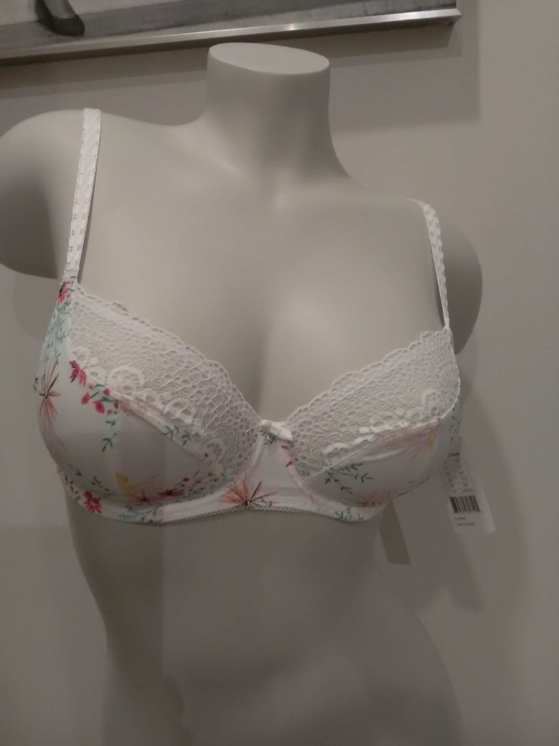 Lencería: Lencería y ropa para bebé de Loly Carreras Lencería: Lencería y ropa para bebé de Loly Carreras