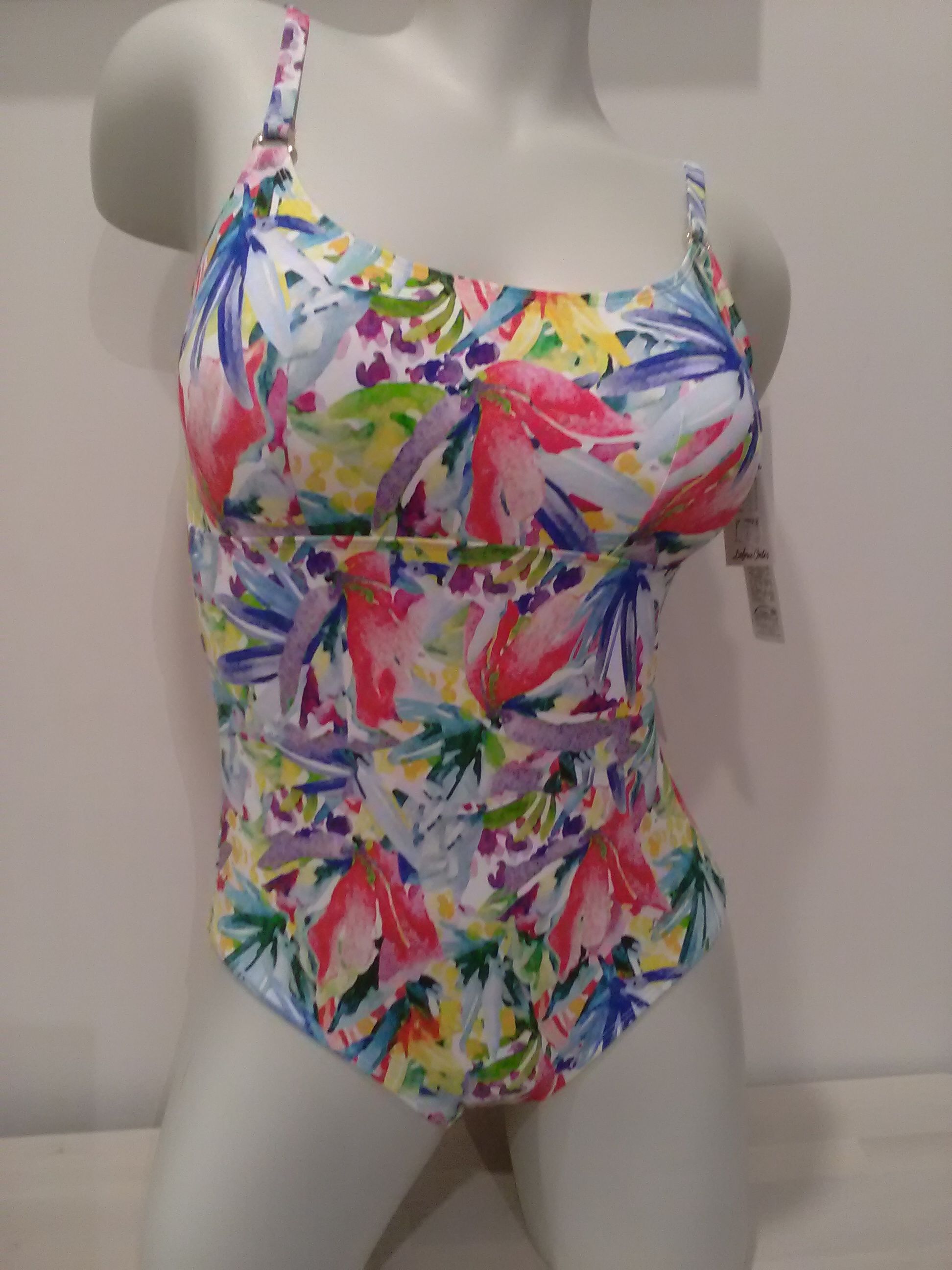 Trajes de baño: Lencería y ropa para bebé de Loly Carreras Trajes de baño: Lencería y ropa para bebé de Loly Carreras