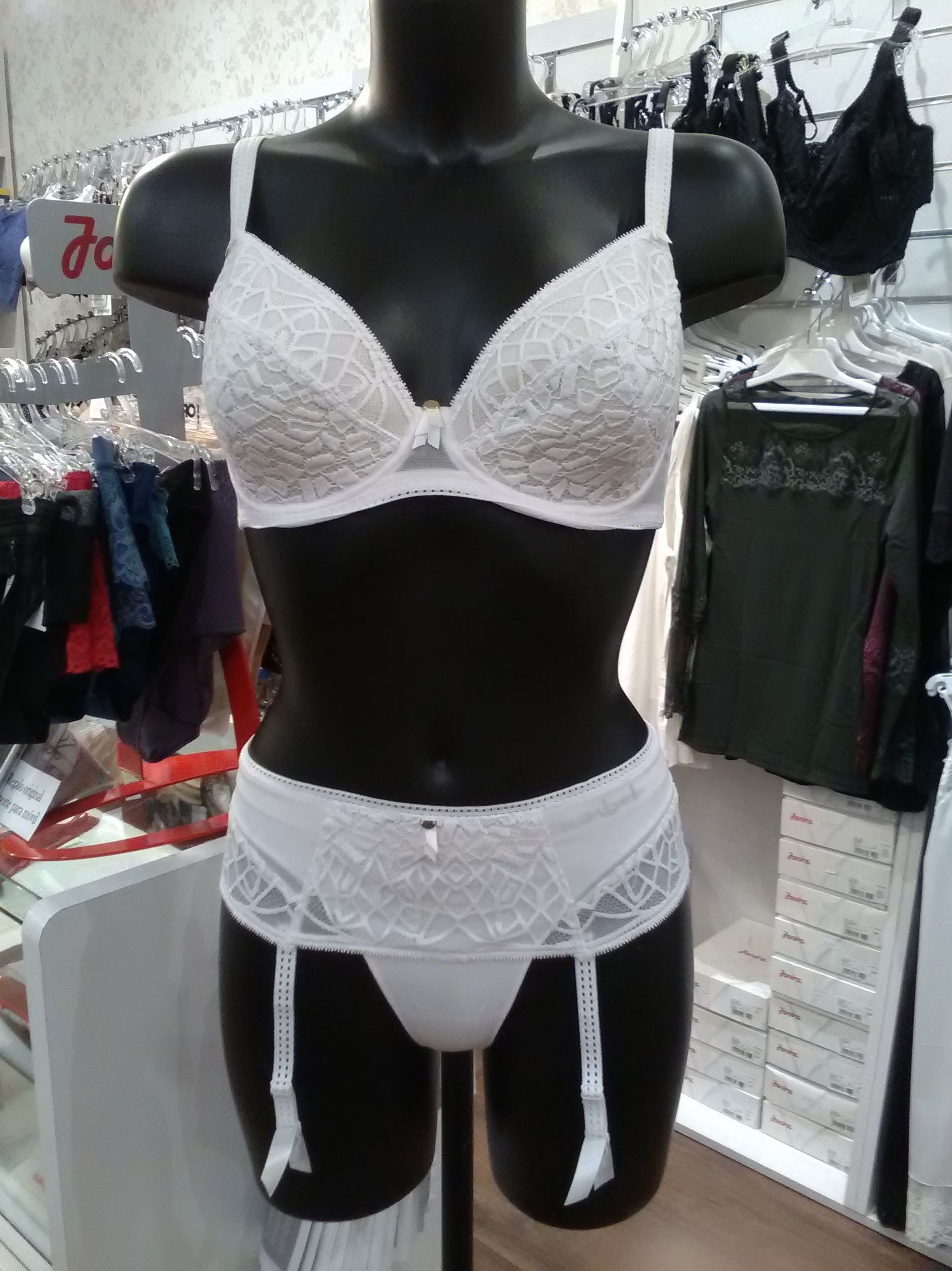Lencería tallas grandes: Lencería y ropa para bebé de Loly Carreras Lencería tallas grandes: Lencería y ropa para bebé de Loly Carreras