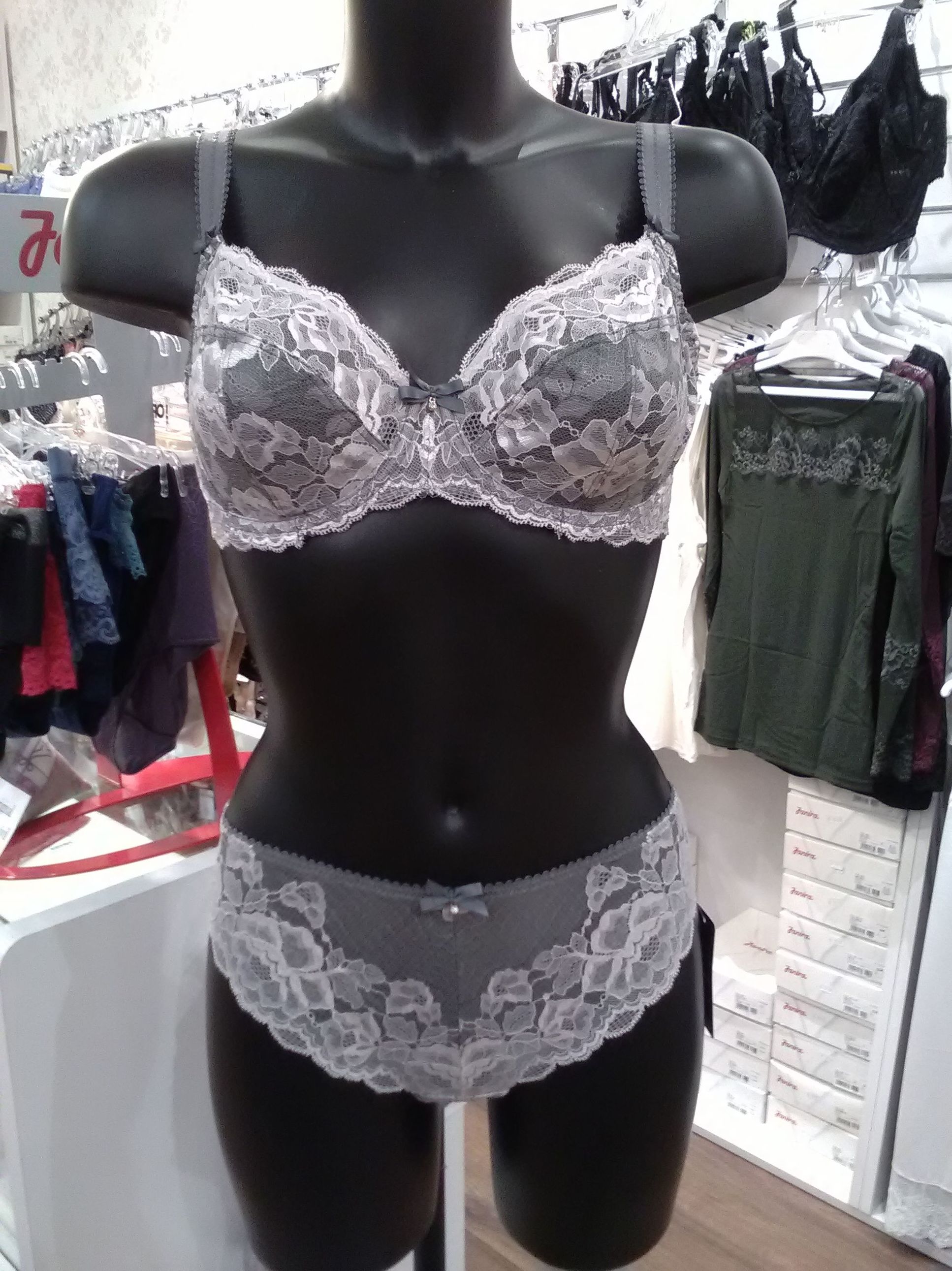 Lencería tallas grandes: Lencería y ropa para bebé de Loly Carreras Lencería tallas grandes: Lencería y ropa para bebé de Loly Carreras