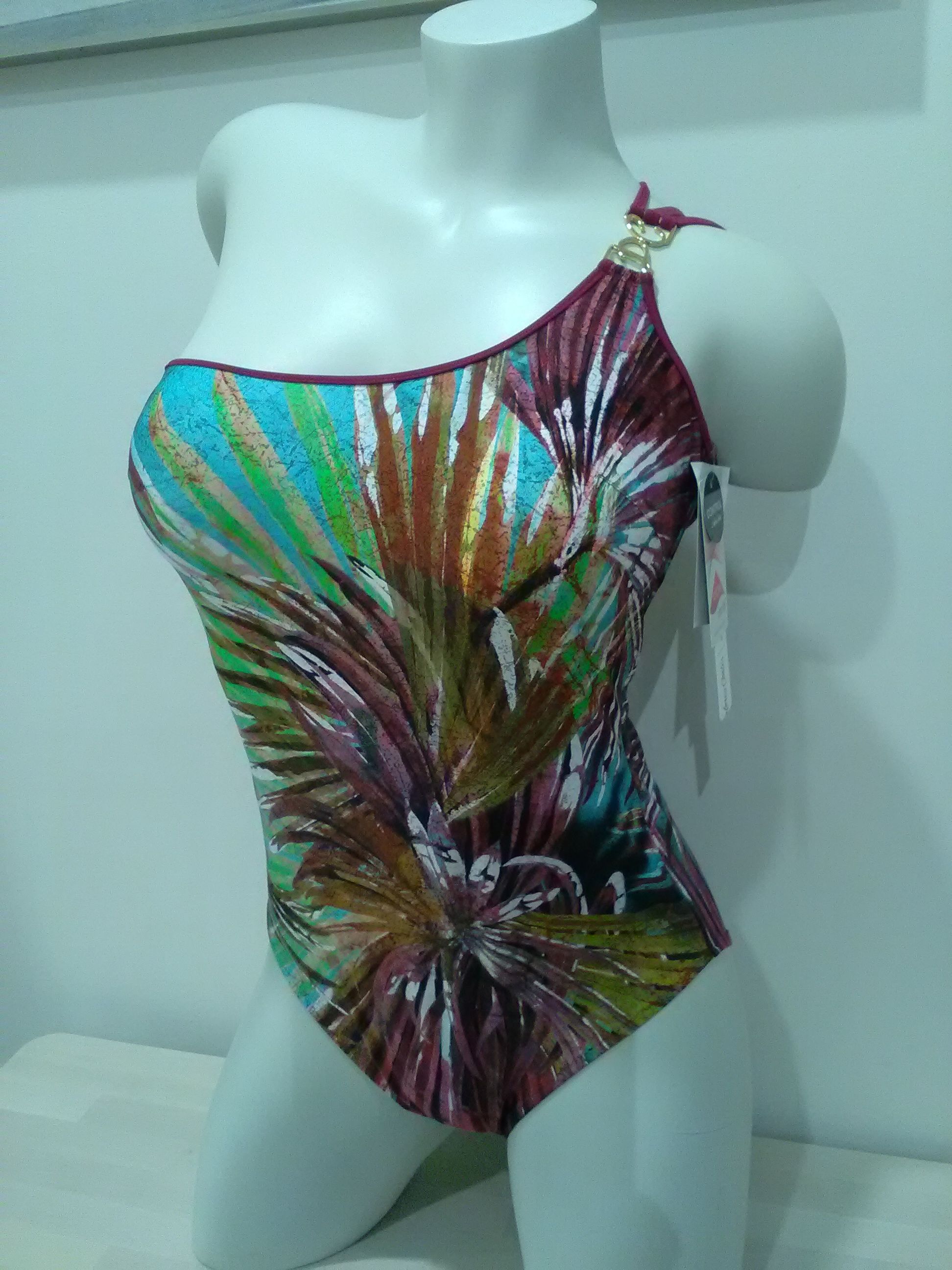 Trajes de baño: Lencería y ropa para bebé de Loly Carreras Trajes de baño: Lencería y ropa para bebé de Loly Carreras