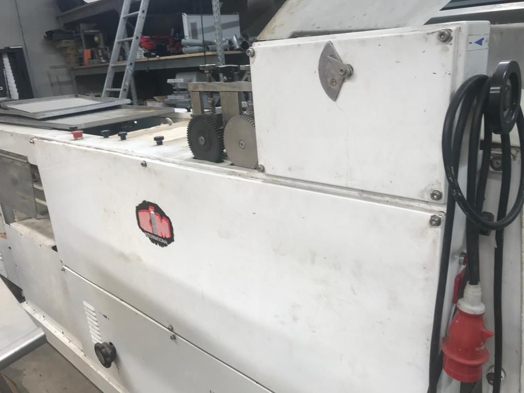 CIM máquina de hacer cruasán: de MAQUIMUR CIM máquina de hacer cruasán: de MAQUIMUR