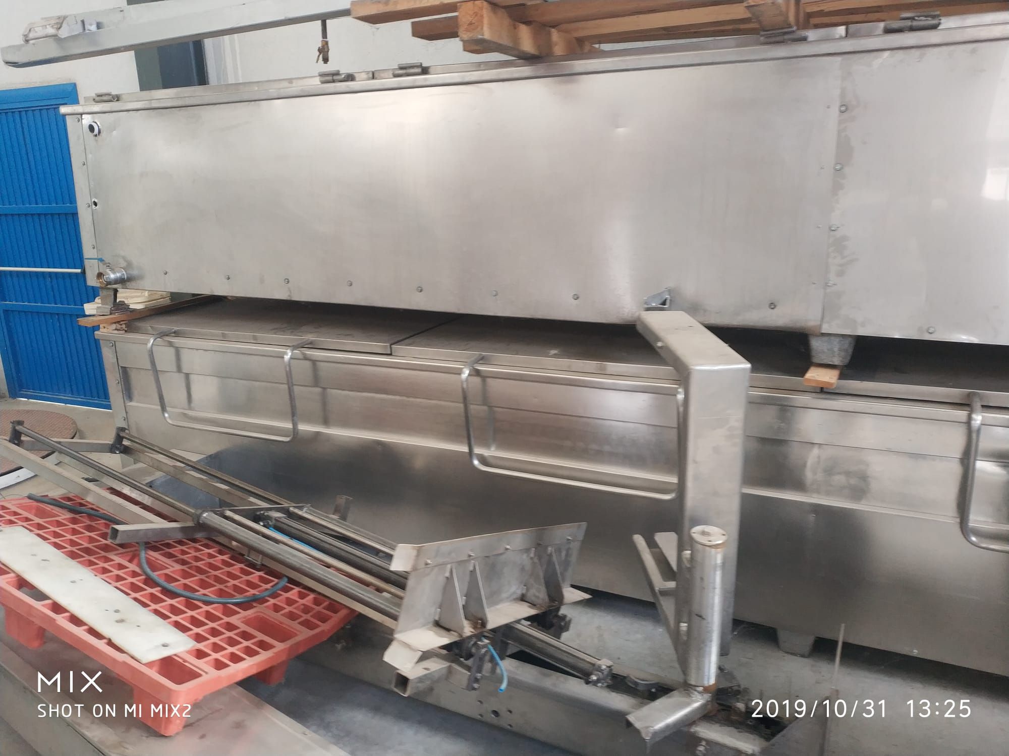 2 marmitas de vapor de 4 carros cada una: de MAQUIMUR 2 marmitas de vapor de 4 carros cada una: de MAQUIMUR