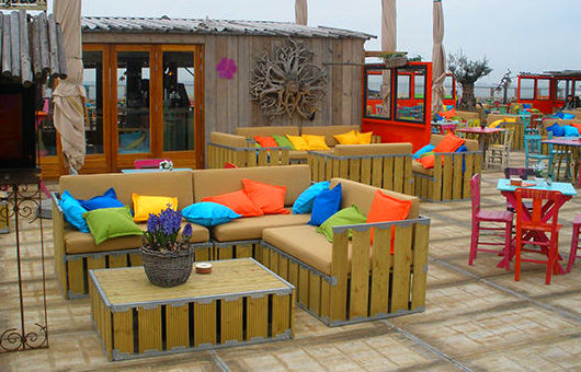 Sofá en madera natural Sofá en madera natural