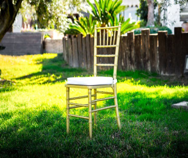 Silla Tiffany Dorada: Alquiler de Mantelería & Menaje Silla Tiffany Dorada: Alquiler de Mantelería & Menaje
