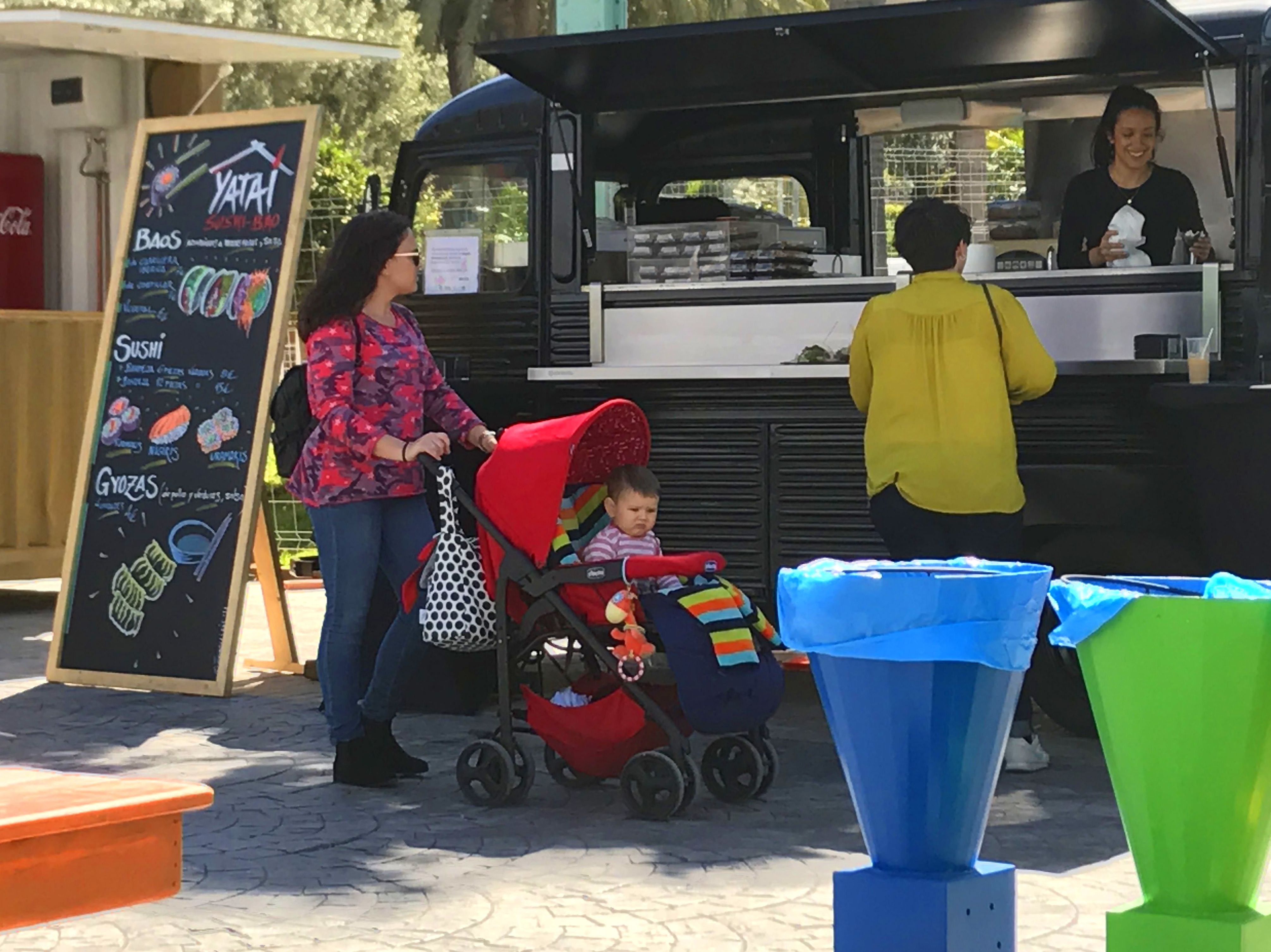 Food truck: Alquiler de Mantelería & Menaje Food truck: Alquiler de Mantelería & Menaje