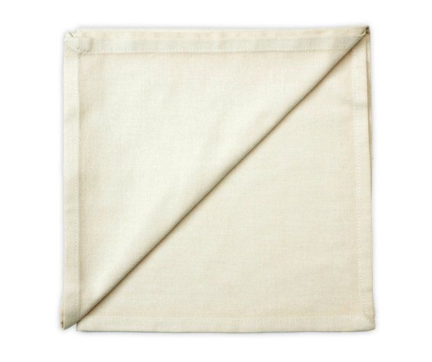 Servilleta color crema 50 cm x 50 cm: Alquiler de Mantelería & Menaje Servilleta color crema 50 cm x 50 cm: Alquiler de Mantelería & Menaje