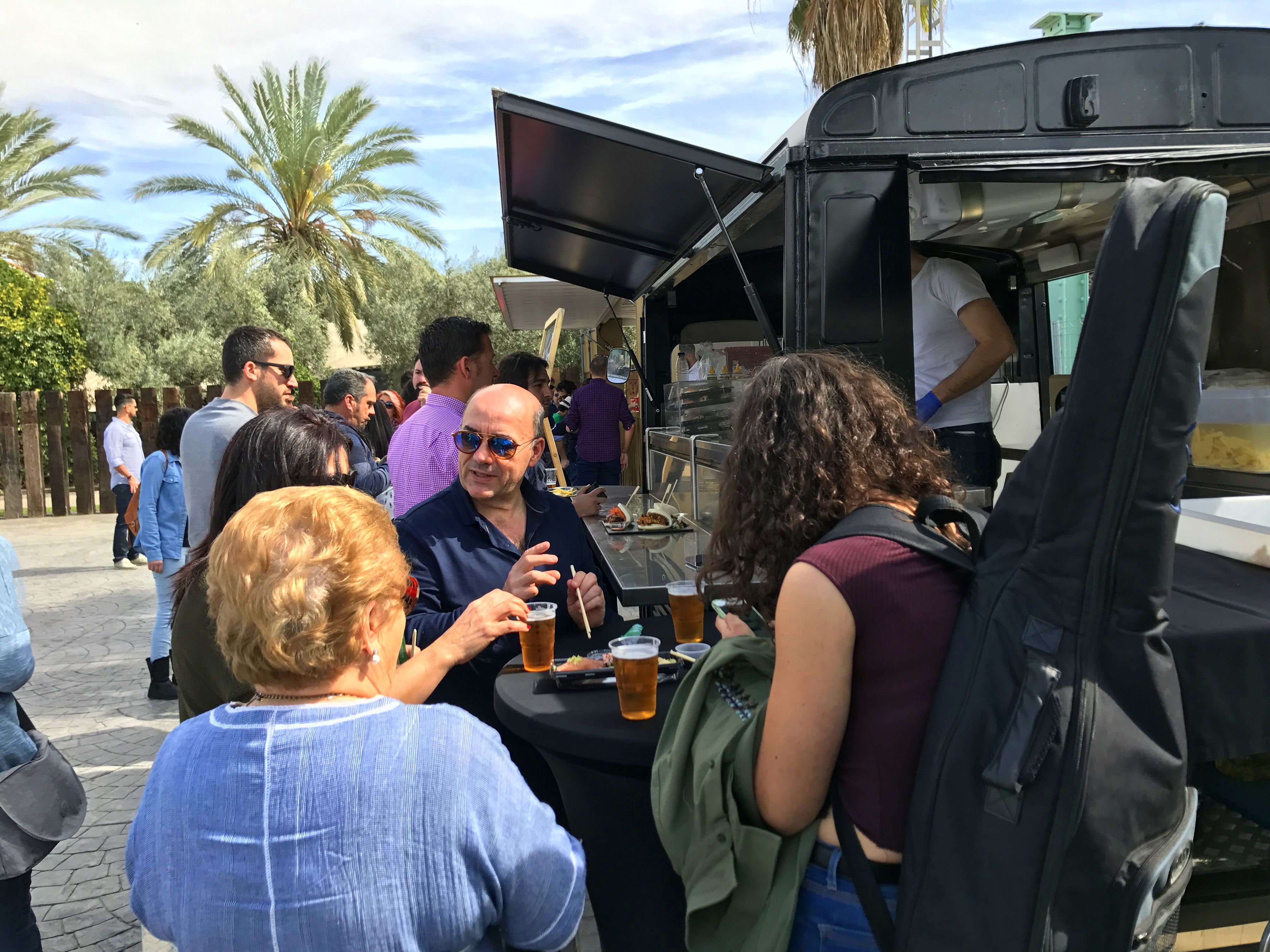 Food truck: Alquiler de Mantelería & Menaje Food truck: Alquiler de Mantelería & Menaje