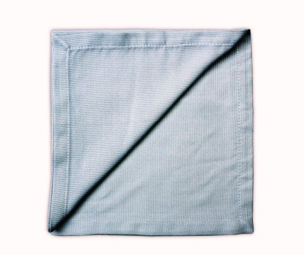 Servilleta color plata 50 cm x 50 cm: Alquiler de Mantelería & Menaje Servilleta color plata 50 cm x 50 cm: Alquiler de Mantelería & Menaje