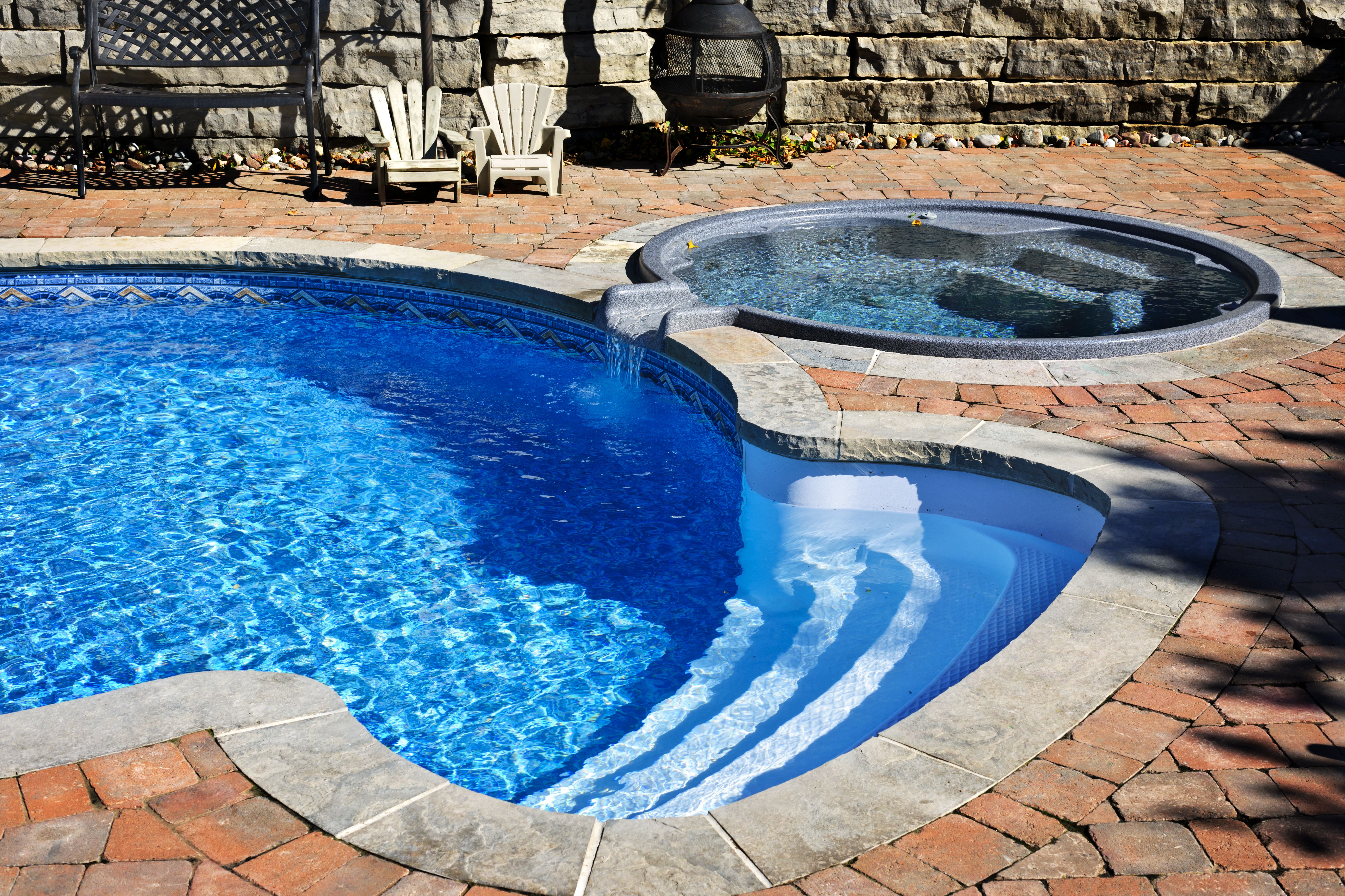 Construcción de piscinas: Servicios de ReformaCyl Construcción de piscinas: Servicios de ReformaCyl