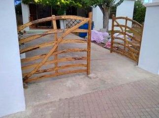 instalacion nuevas "barreras menorquinas" en entrada chalet: Servicios profesionales de Lluis Saurina Reformas Integrales instalacion nuevas "barreras menorquinas" en entrada chalet: Servicios profesionales de Lluis Saurina Reformas Integrales