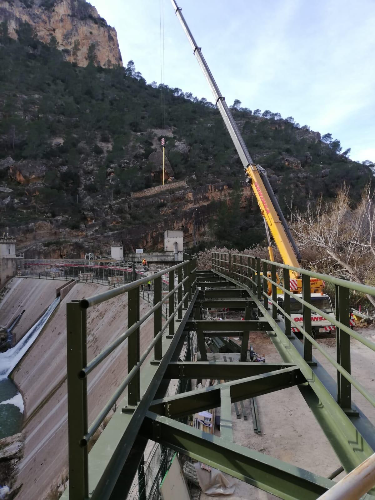 Montaje de pasarela sobre presa C.H. ALMADENES (Murcia): Servicios de Servicios Inoxidables Albacete Montaje de pasarela sobre presa C.H. ALMADENES (Murcia): Servicios de Servicios Inoxidables Albacete