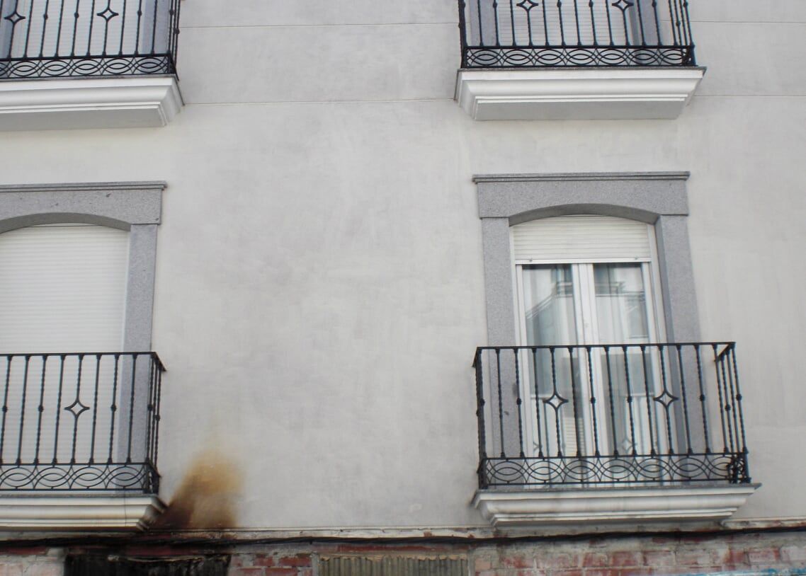 Limpieza de fachadas con máquinas específicas en Pozoblanco