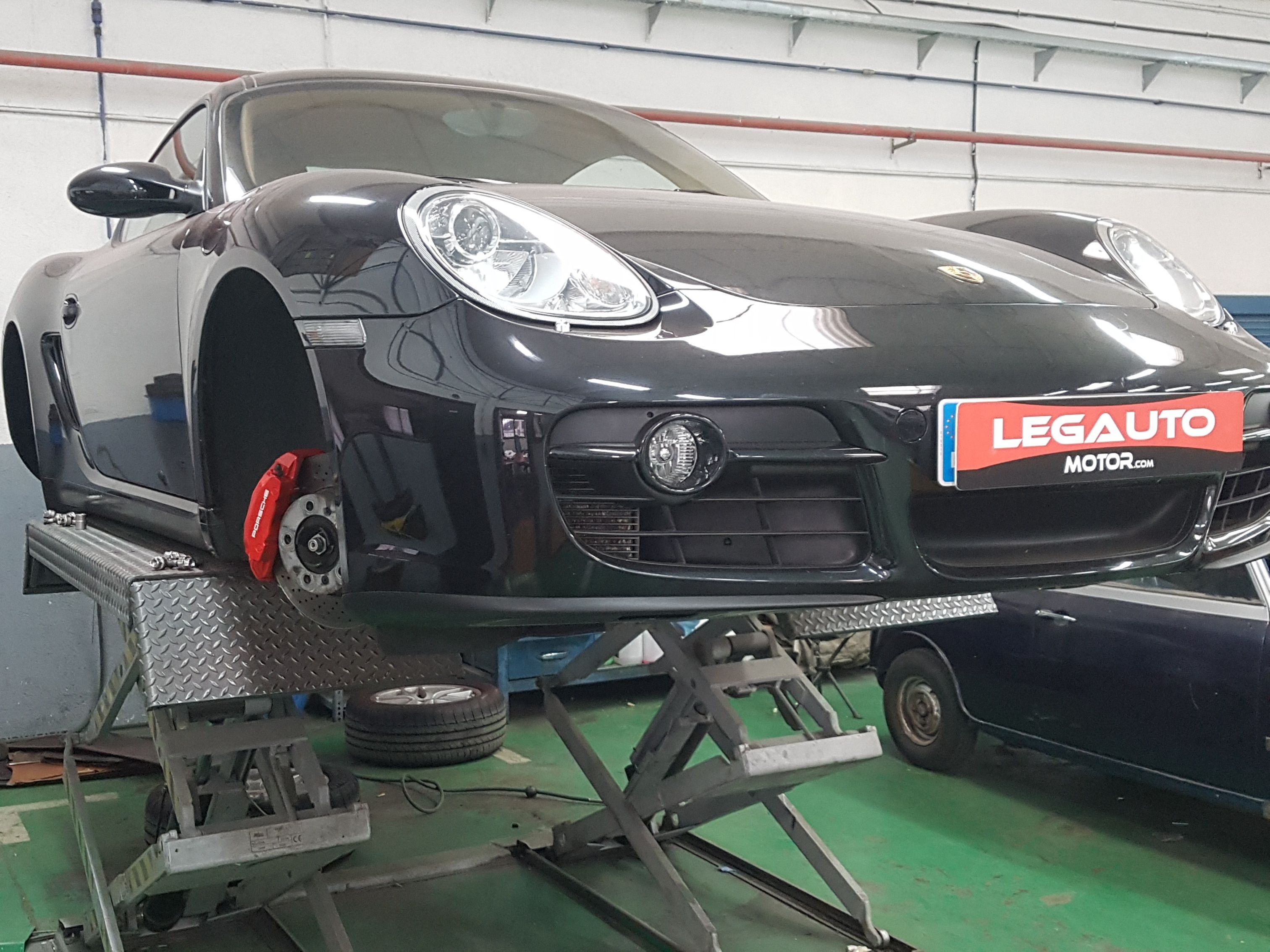 Pintado de pinzas de freno: Servicios de Legauto Motor Pintado de pinzas de freno: Servicios de Legauto Motor