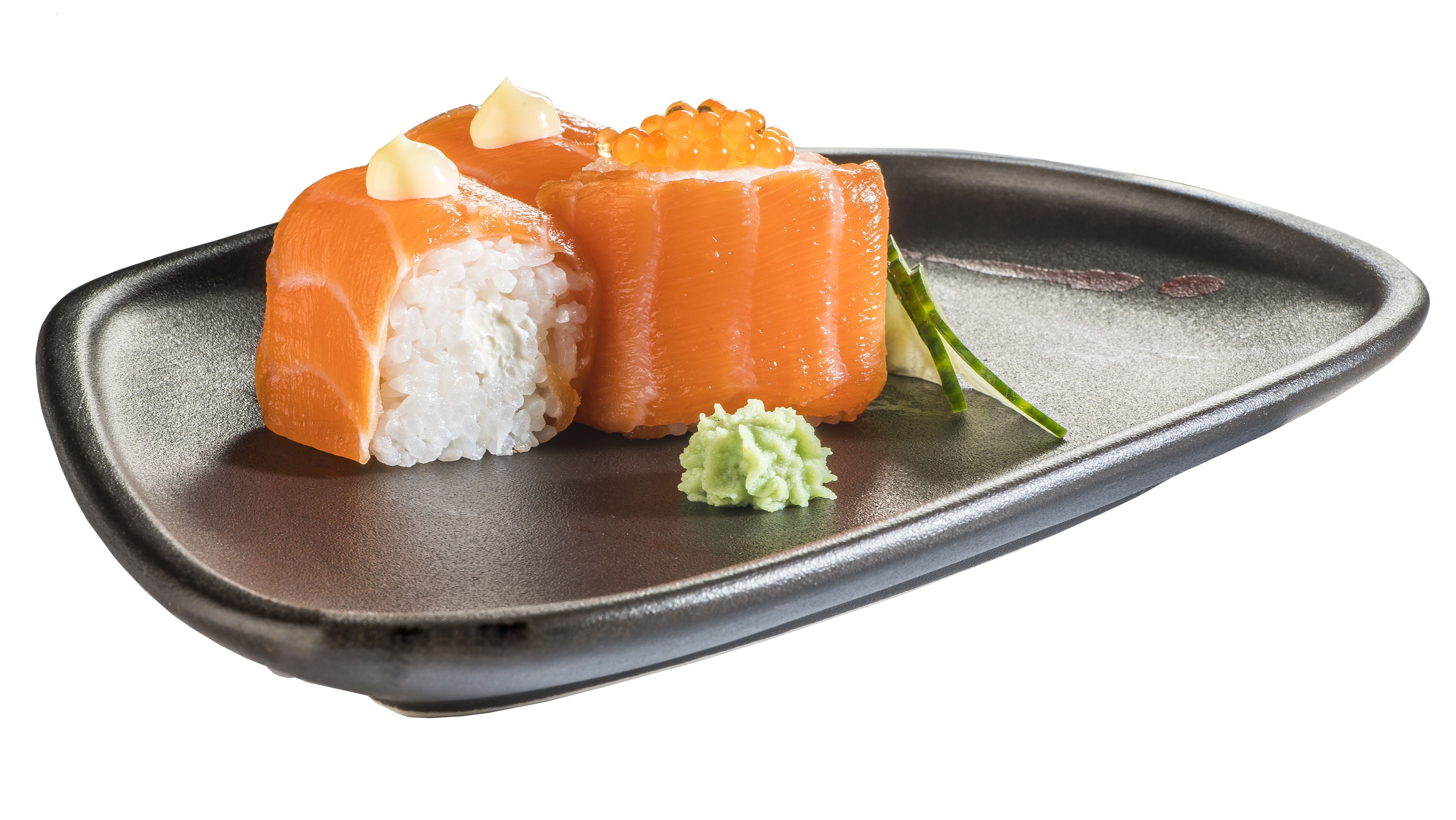Roll de salmón con queso (6u.)  6,00€: Carta de Restaurante Sowu }}