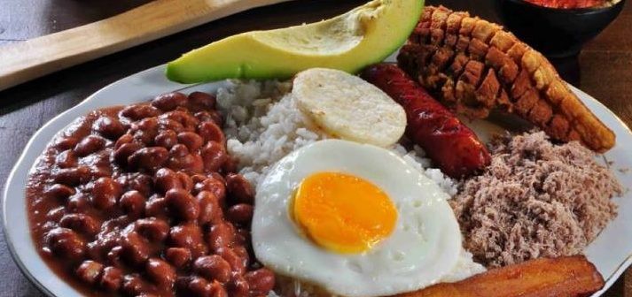 Bandeja Paisa: Carta de Bar Cafetería Los Amigos Bandeja Paisa: Carta de Bar Cafetería Los Amigos