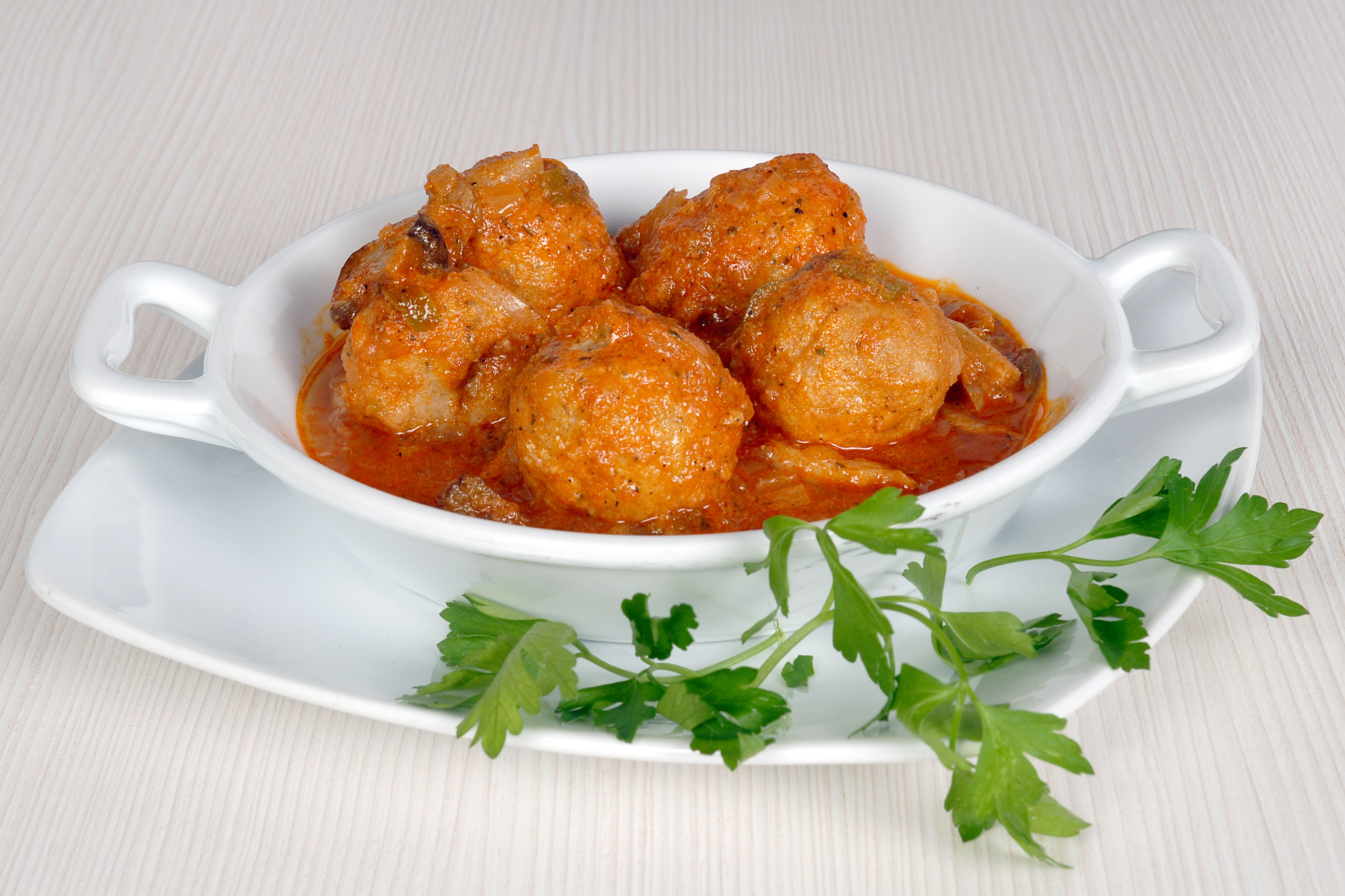 Albóndigas con tomate... y perejil Albóndigas con tomate... y perejil