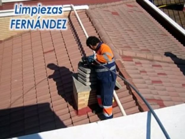 Chimeneas: Nuestros servicios de Limpiezas y Alcantarillados Fernández Chimeneas: Nuestros servicios de Limpiezas y Alcantarillados Fernández