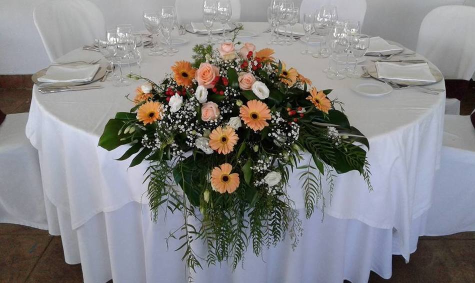 Arreglos de boda y celebraciones: Catálogo de Floristería El Pinillo la Azucena Arreglos de boda y celebraciones: Catálogo de Floristería El Pinillo la Azucena