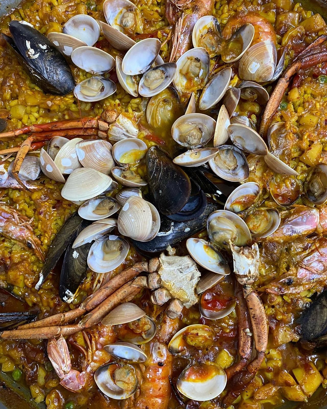 Carta, para picar, ensaladas, nuestros arroces, paellas o fideuás: Productos de Restaurante Sa Goleta Carta, para picar, ensaladas, nuestros arroces, paellas o fideuás: Productos de Restaurante Sa Goleta