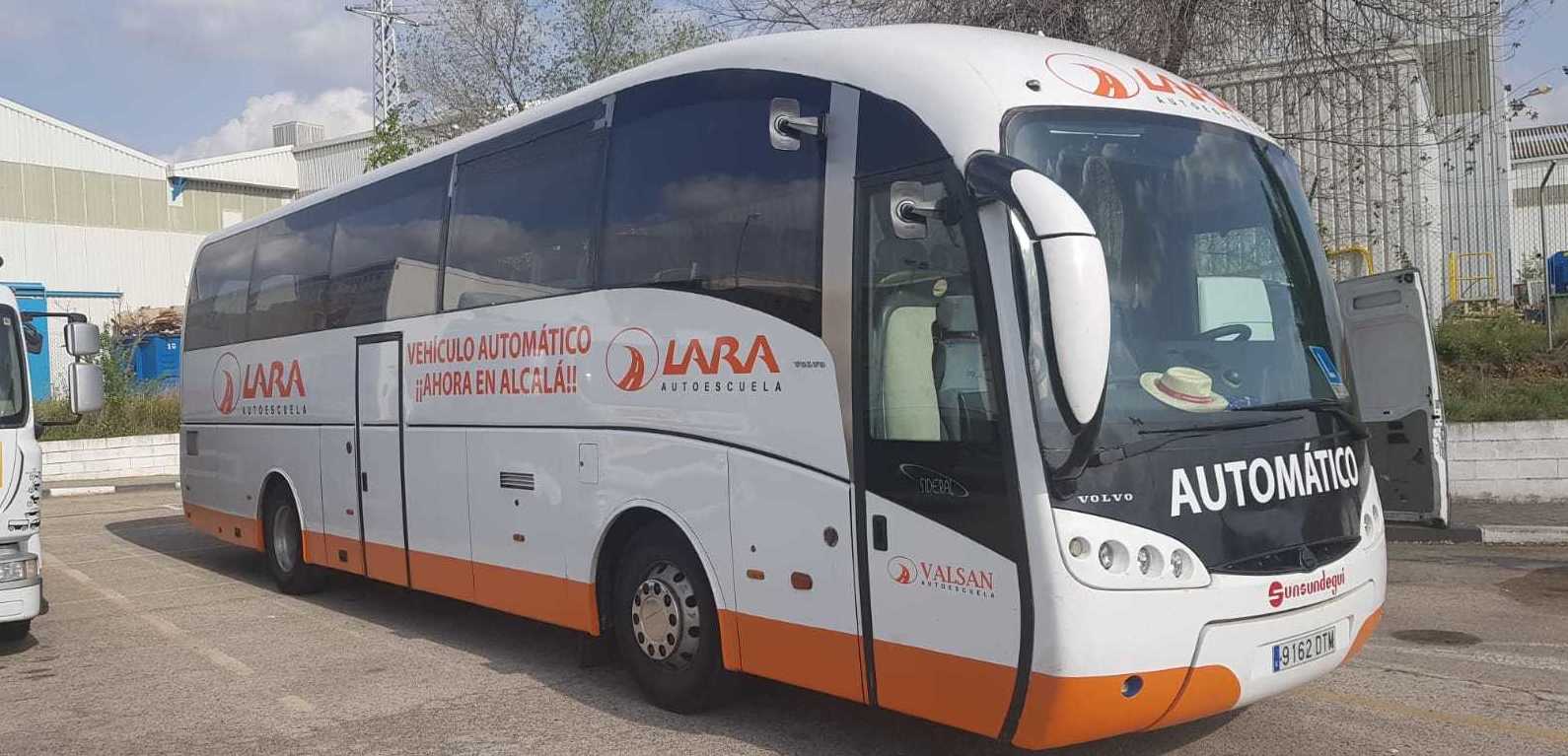 Nuestros vehículos: Permisos y Cursos de Autoescuela Lara - Valsan Nuestros vehículos: Permisos y Cursos de Autoescuela Lara - Valsan