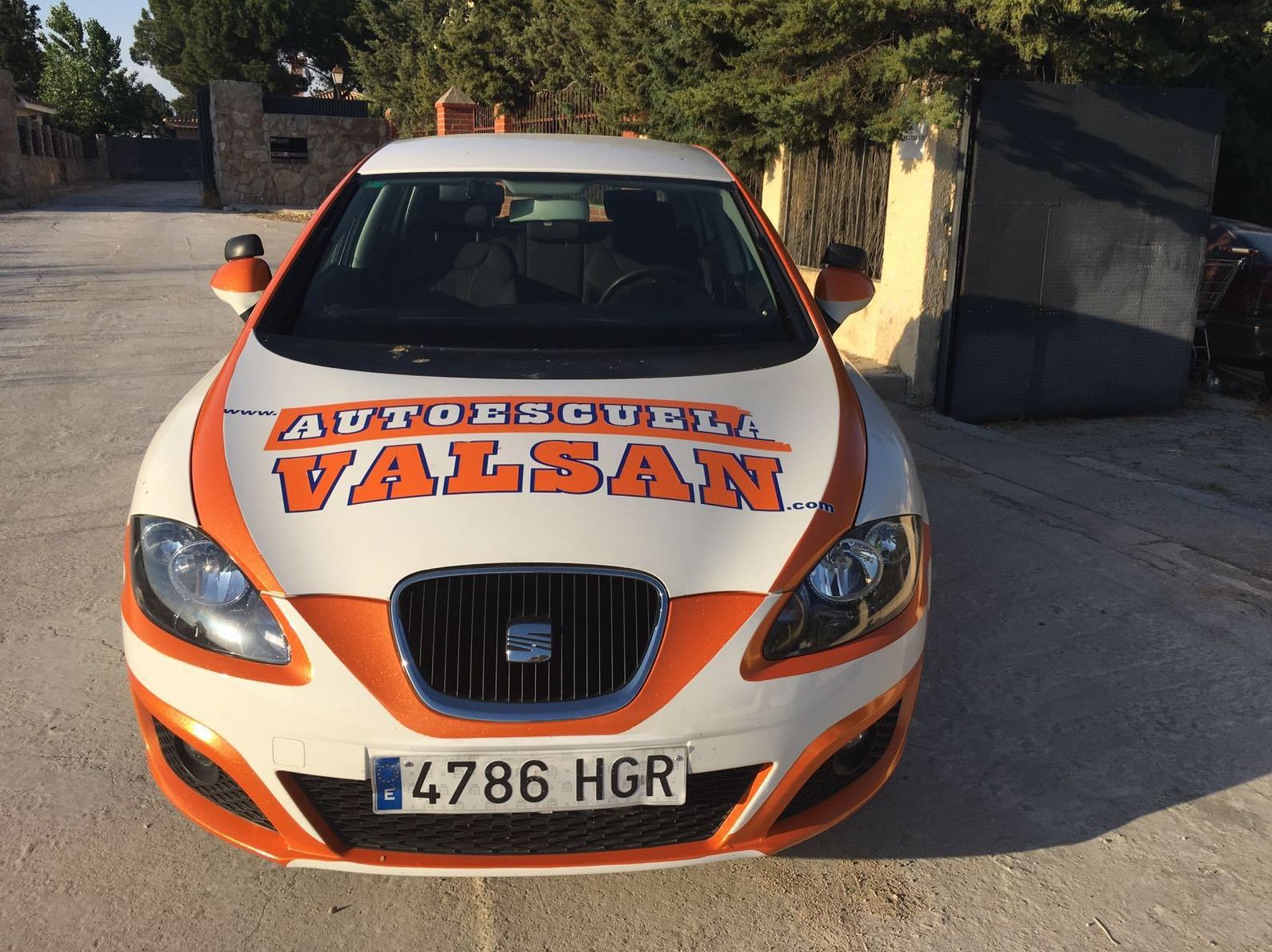 Nuestros vehículos: Permisos y Cursos de Autoescuela Valsan Nuestros vehículos: Permisos y Cursos de Autoescuela Valsan