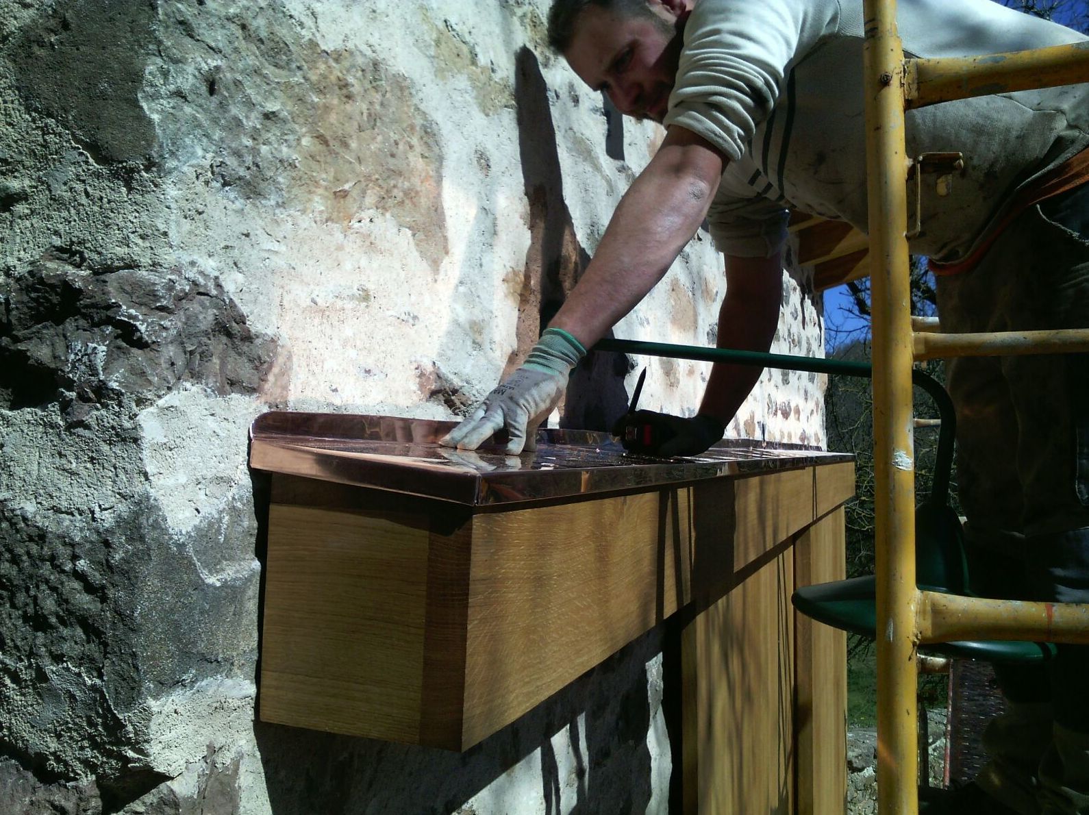 Perfil de cobre para proteger la madera en  Girona