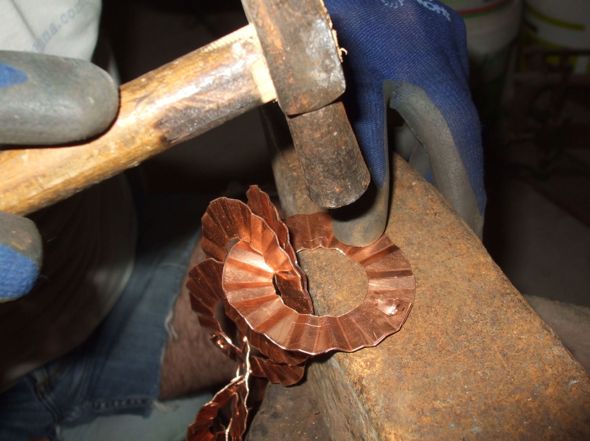 Fabricando cadena de cobre 