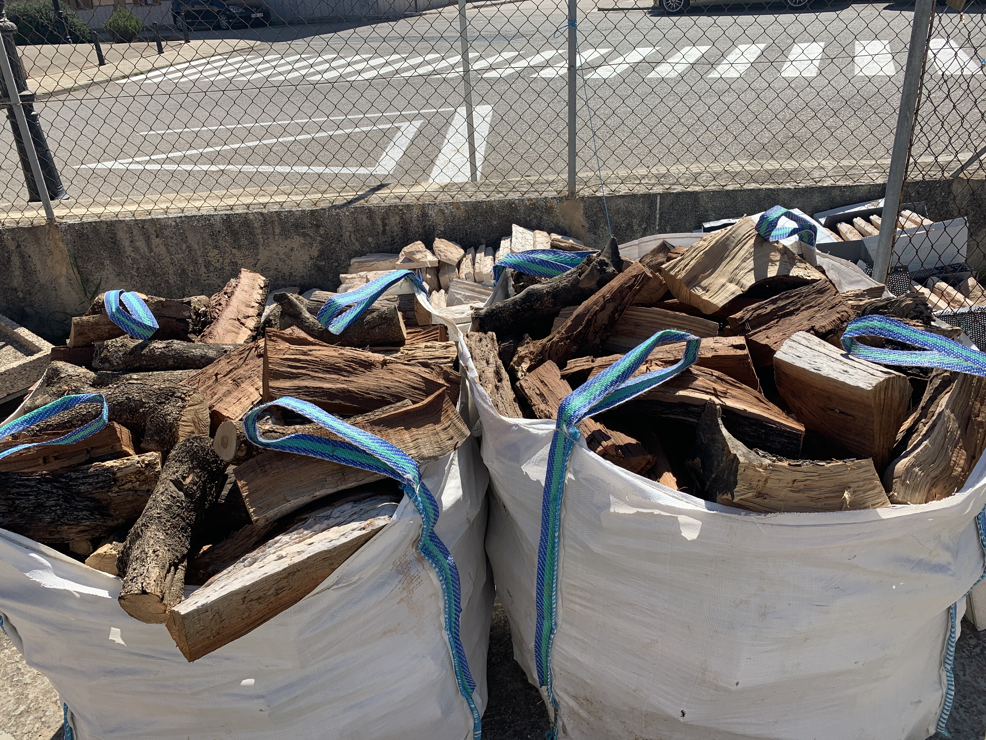 Pellets y Big bag de leña: Servicios de Tomás Siquier I Fills - Materiales de Construcción Pellets y Big bag de leña: Servicios de Tomás Siquier I Fills - Materiales de Construcción