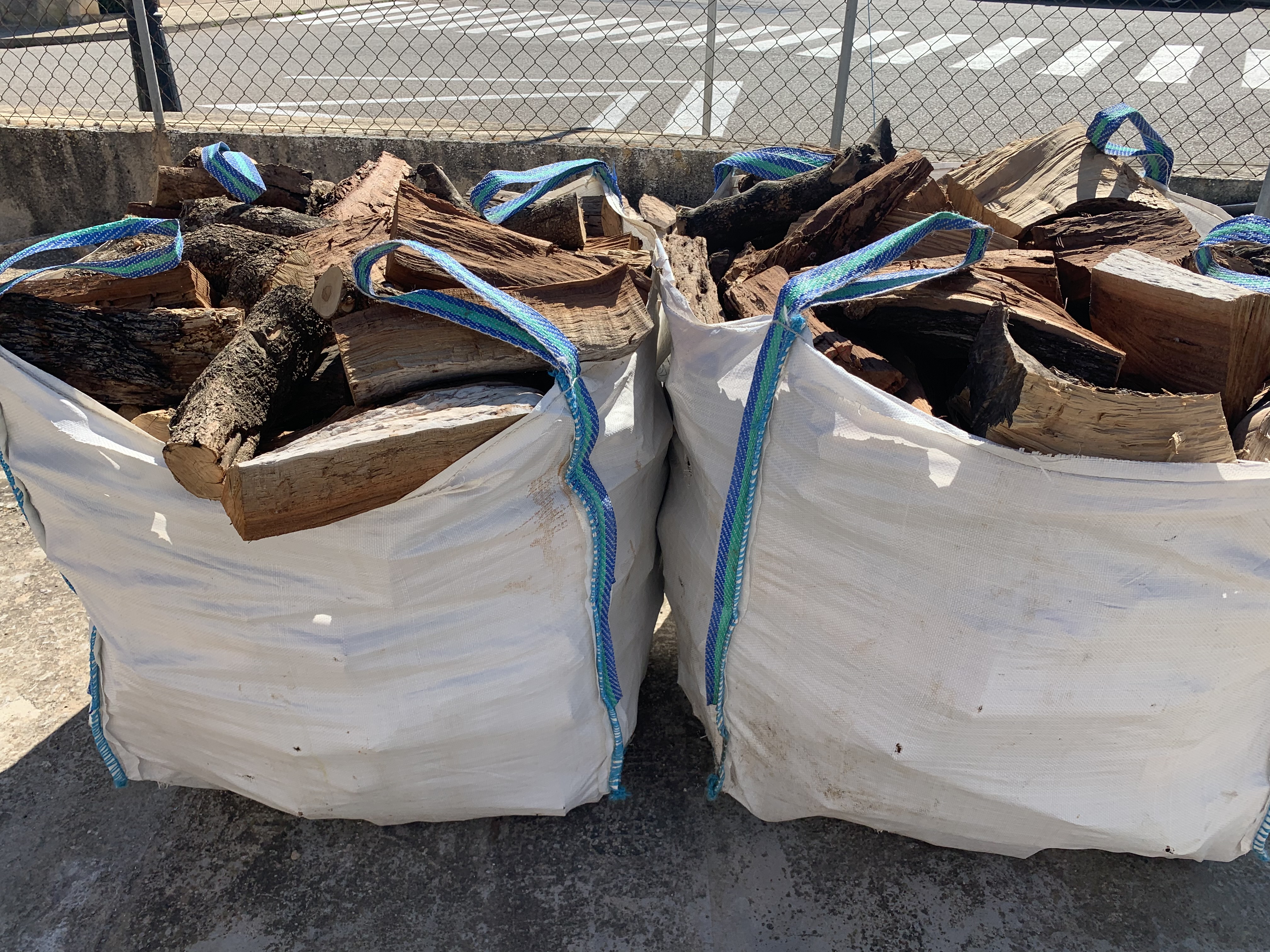 Pellets y Big bag de leña: Servicios de Tomás Siquier I Fills - Materiales de Construcción Pellets y Big bag de leña: Servicios de Tomás Siquier I Fills - Materiales de Construcción