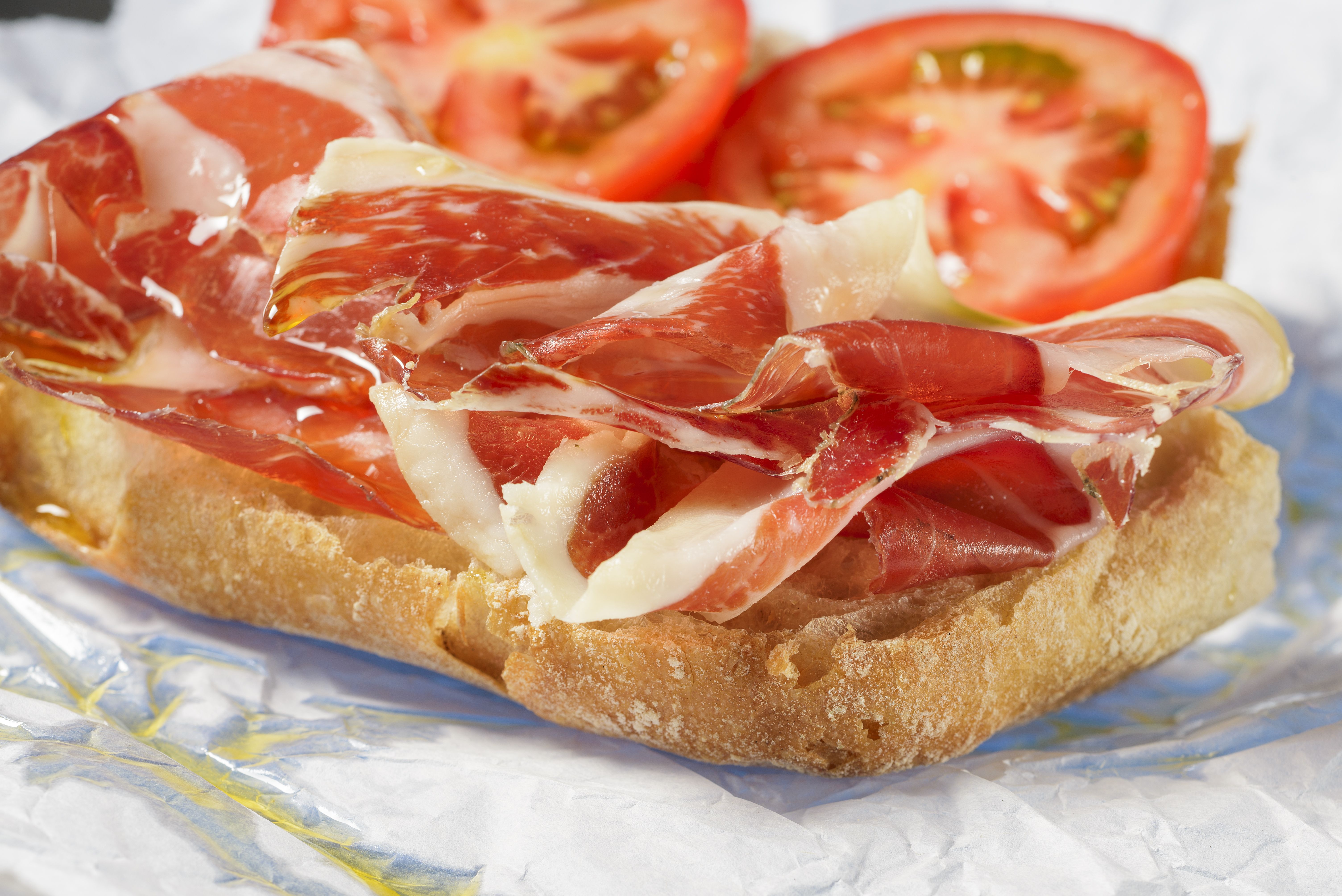 Tostada de pan con jamón, aceite y tomate: Menús de Restaurante Terraza La Parrilla de Valdemoro Tostada de pan con jamón, aceite y tomate: Menús de Restaurante Terraza La Parrilla de Valdemoro