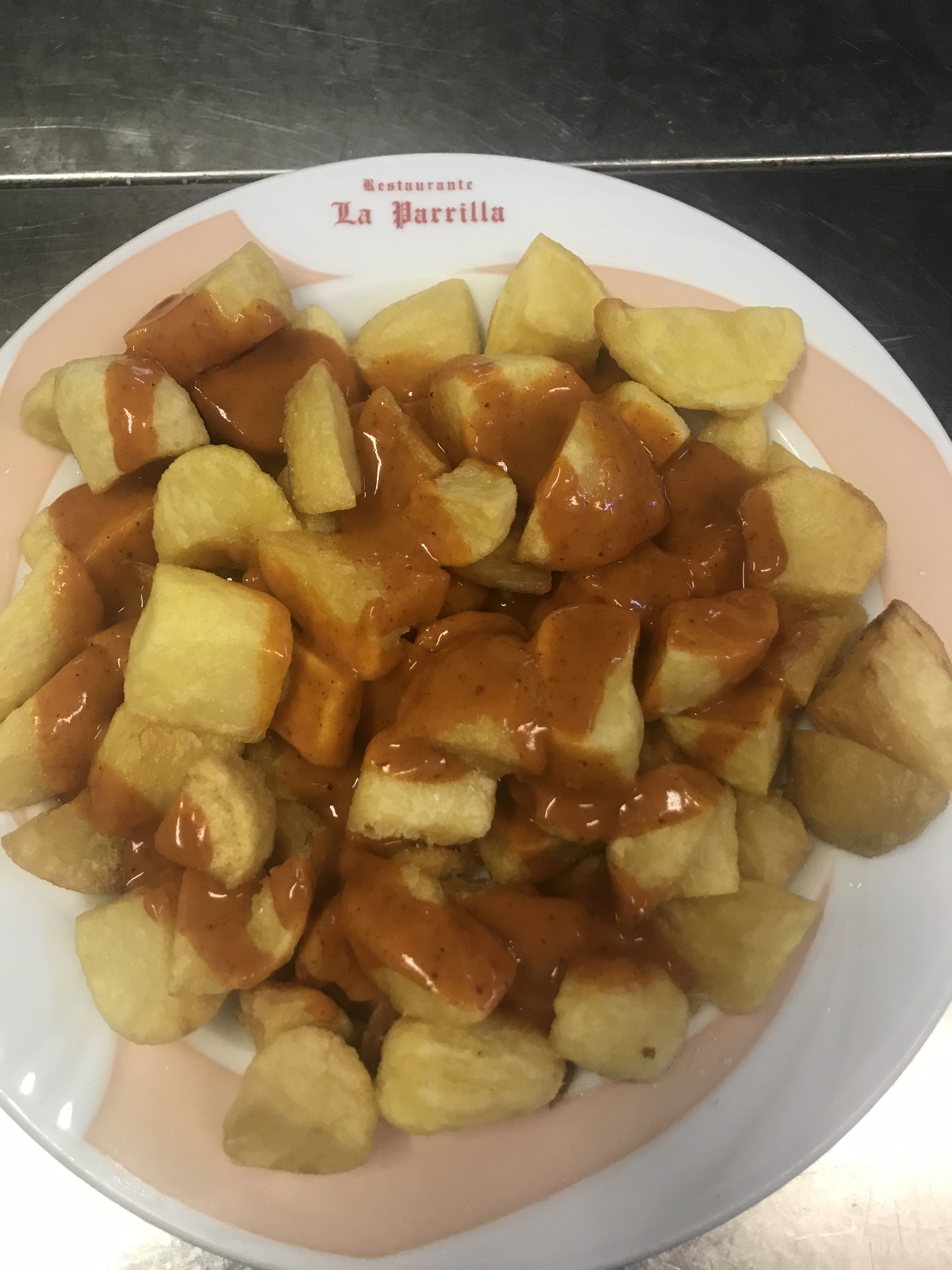 Ración patatas bravas: Menús de Restaurante Terraza La Parrilla de Valdemoro Ración patatas bravas: Menús de Restaurante Terraza La Parrilla de Valdemoro
