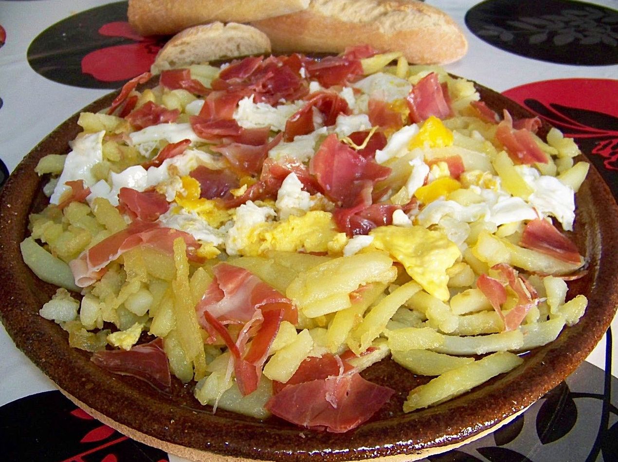Huevos rotos: Menús de Restaurante Terraza La Parrilla de Valdemoro Huevos rotos: Menús de Restaurante Terraza La Parrilla de Valdemoro