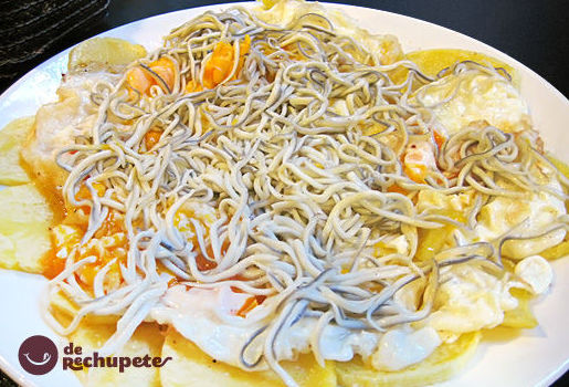 Huevos rotos: Menús de Restaurante Terraza La Parrilla de Valdemoro Huevos rotos: Menús de Restaurante Terraza La Parrilla de Valdemoro