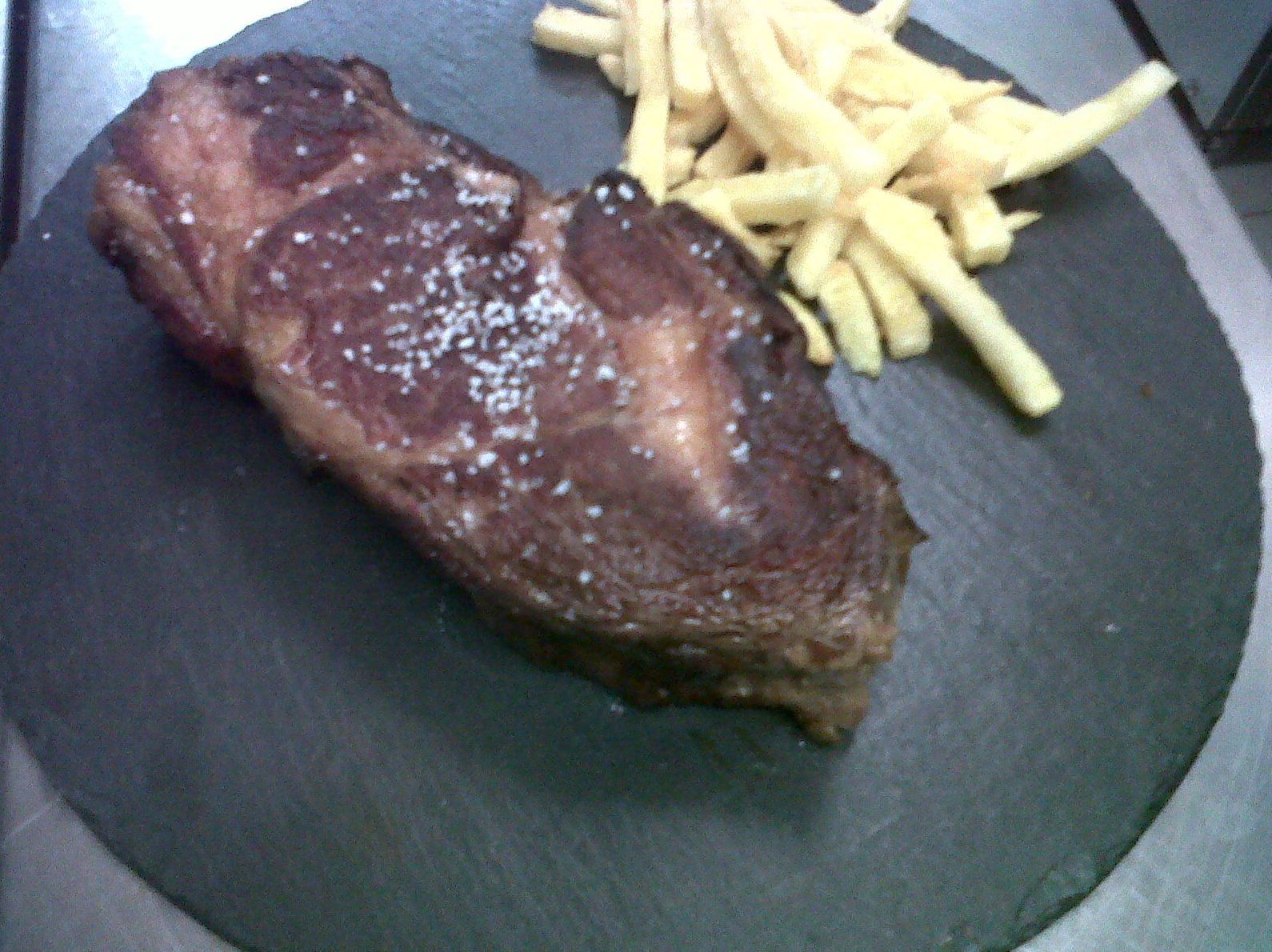 Chuletón de Ternera Charra con Maduración 15-20 días: Menús de Restaurante Terraza La Parrilla de Valdemoro Chuletón de Ternera Charra con Maduración 15-20 días: Menús de Restaurante Terraza La Parrilla de Valdemoro