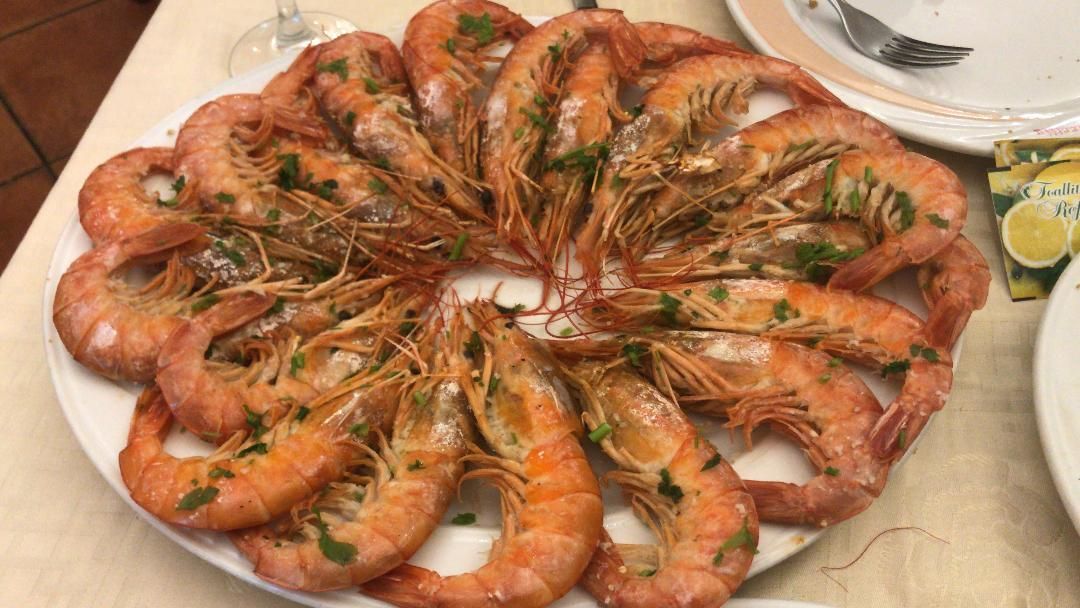 Langostinos cocidos: Menús de Restaurante Terraza La Parrilla de Valdemoro Langostinos cocidos: Menús de Restaurante Terraza La Parrilla de Valdemoro