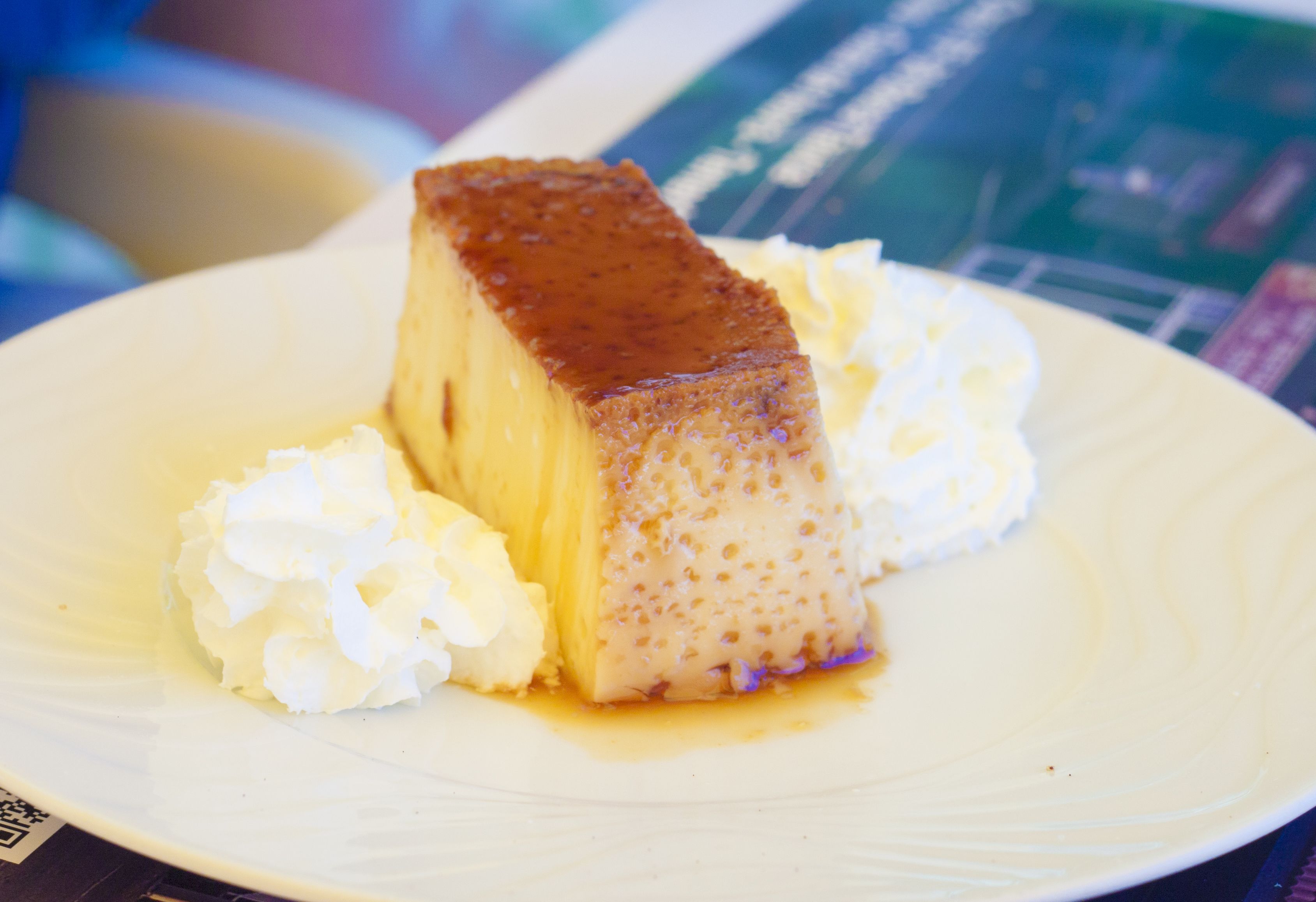 Flan casero con nata: Menús de Restaurante Terraza La Parrilla de Valdemoro Flan casero con nata: Menús de Restaurante Terraza La Parrilla de Valdemoro