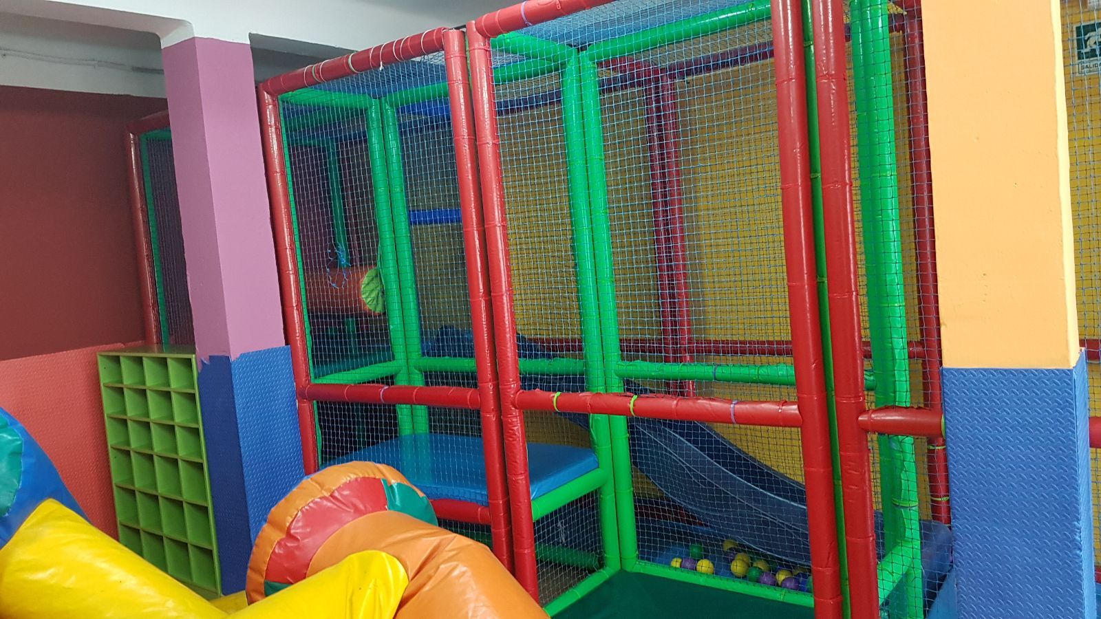 Local Pebijuegos: Servicios de Mutiservicios Málaga Local Pebijuegos: Servicios de Mutiservicios Málaga